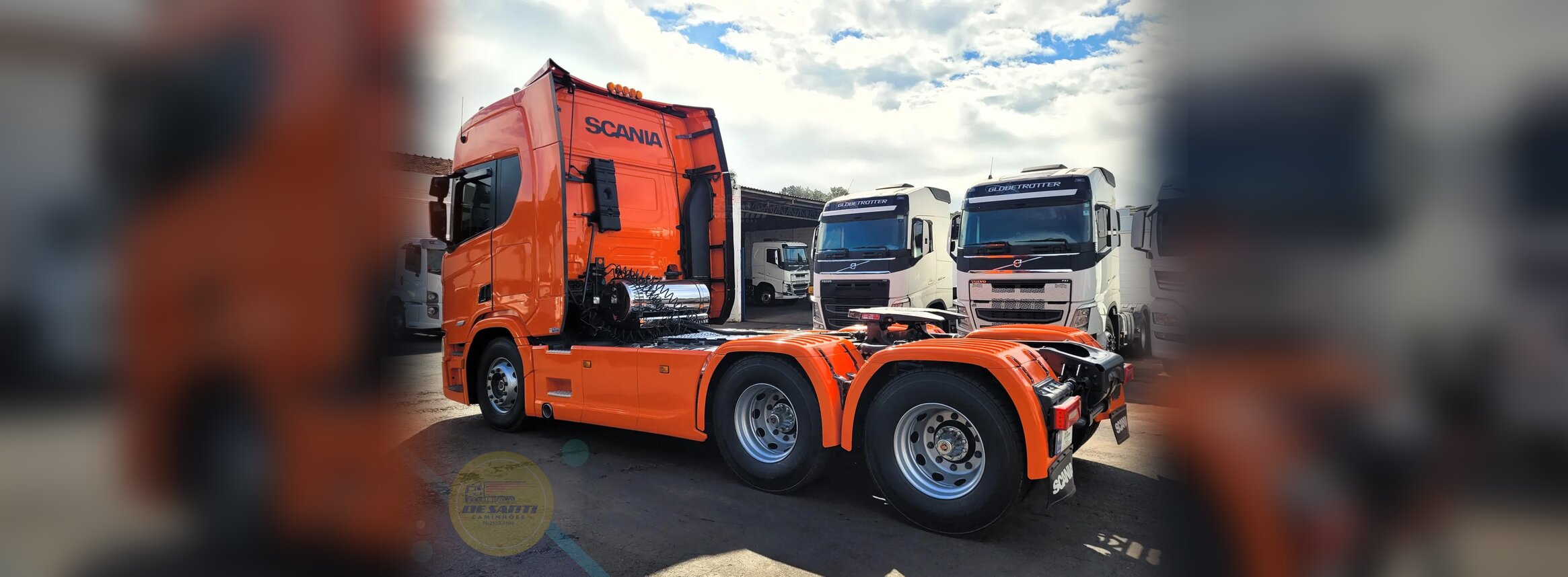 Scania R 560 Super 6x4 laranja - Traseira e eixos em tandem